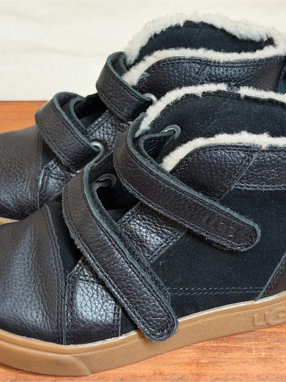 UGG Rennon II Style Boots Toddler Size 11 Black Hightop 1104989T HOOK & LOOP